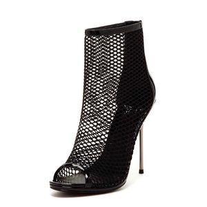 B Brian Atwood
